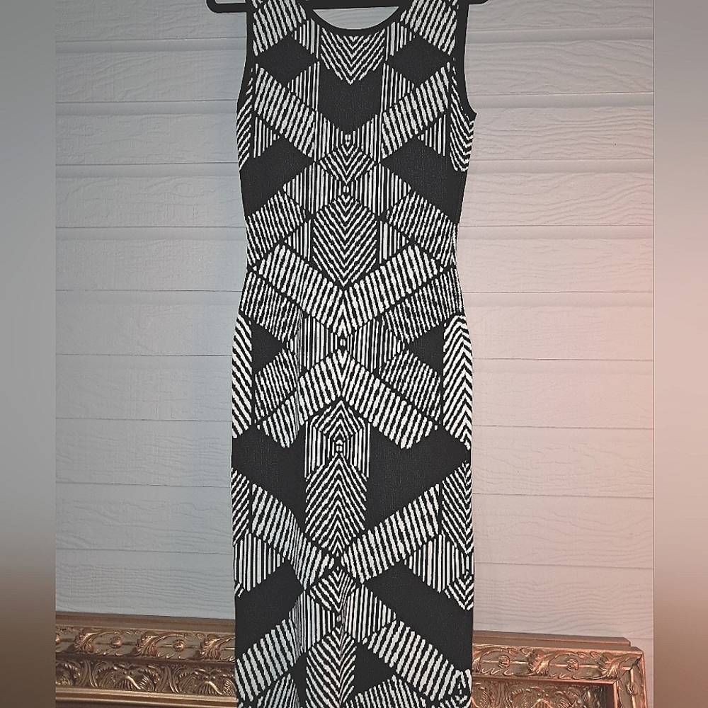 EUC XOXO Black n White Sheath Midi Dress Sleeveless V-Neck Cocktail - Picture 7 of 15
